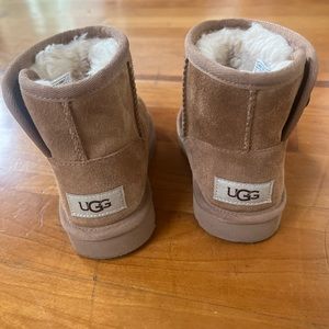 Kids UGG - almost new! Size 12
